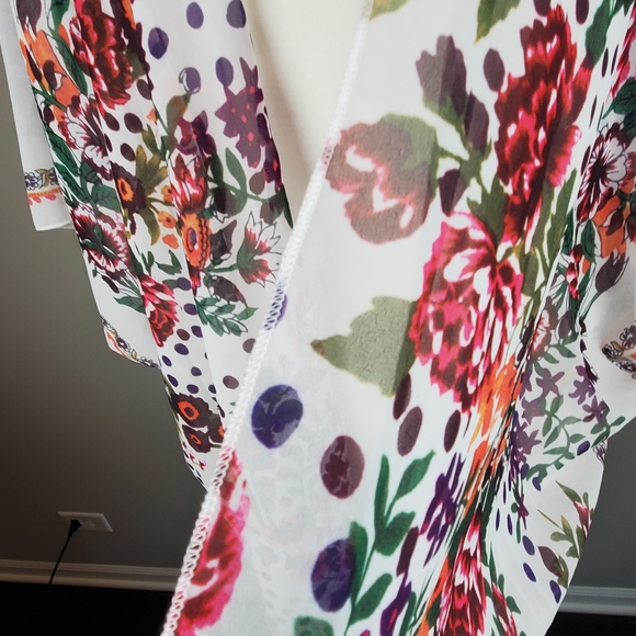 Floral Kimono Style Top / Cover Up - Picture 4 of 8